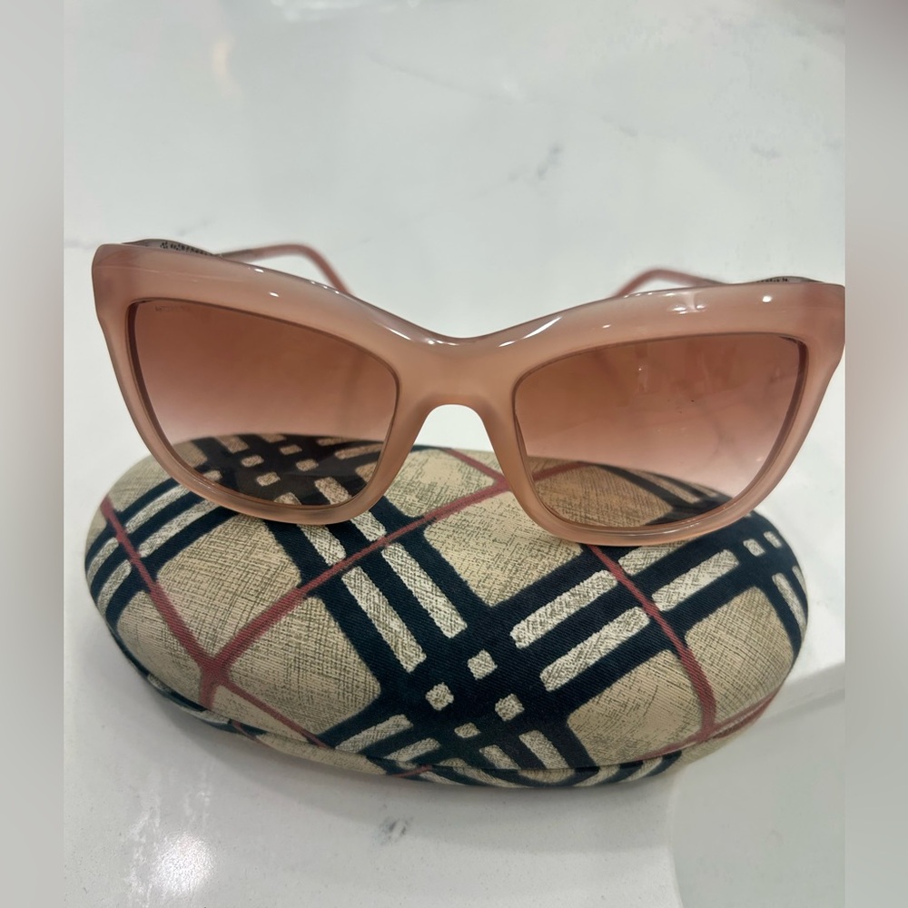 Burberry Women's Pink Sunglasses, Excellent Pre-Loved - Picture 2 of 11